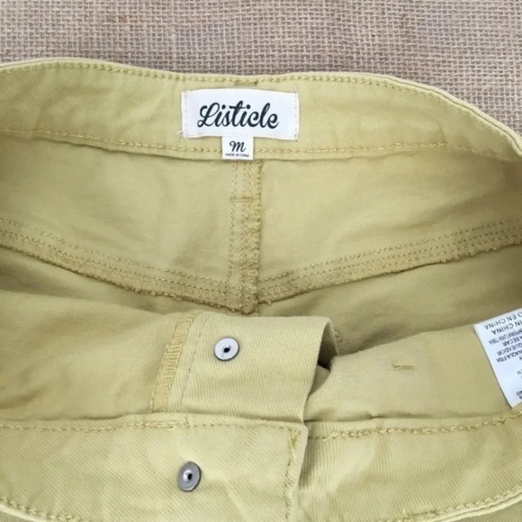 Listicle High Waist Women’s Ruffle Shorts - Picture 4 of 6